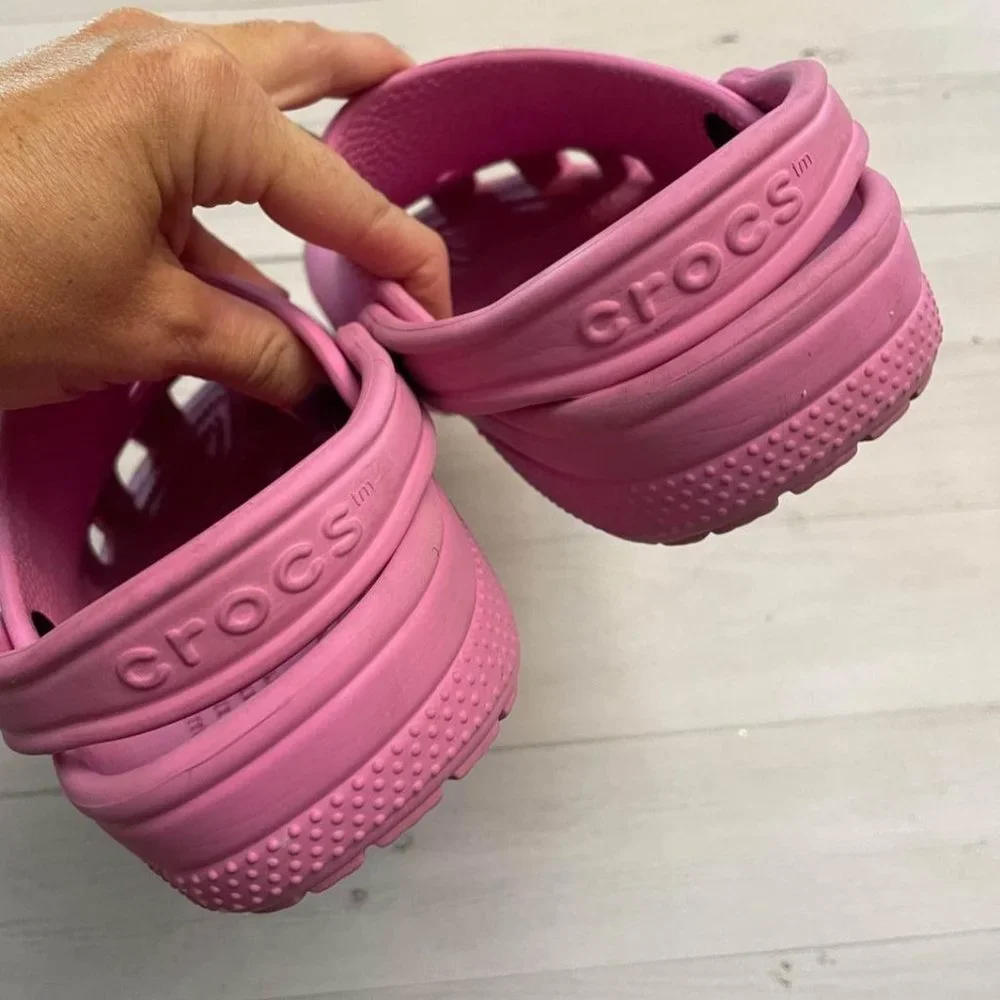 Crocs pink juniors size 4‎